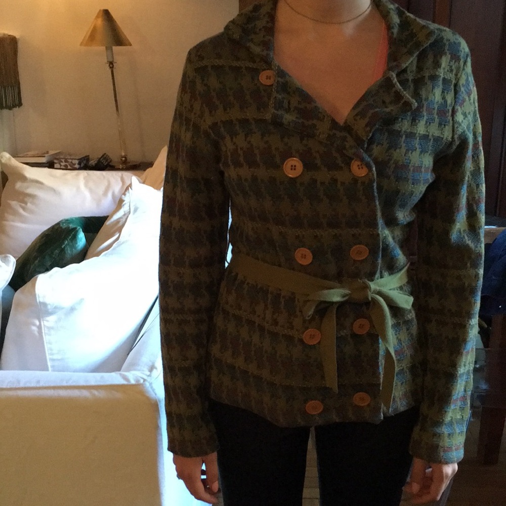 Patterned green/blue sweater-blazer.